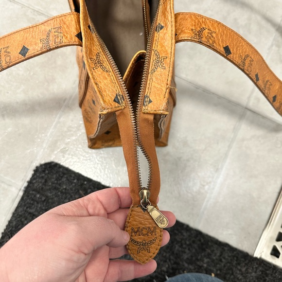 Authentic MCM purse, with dust bag - Picture 6 of 6